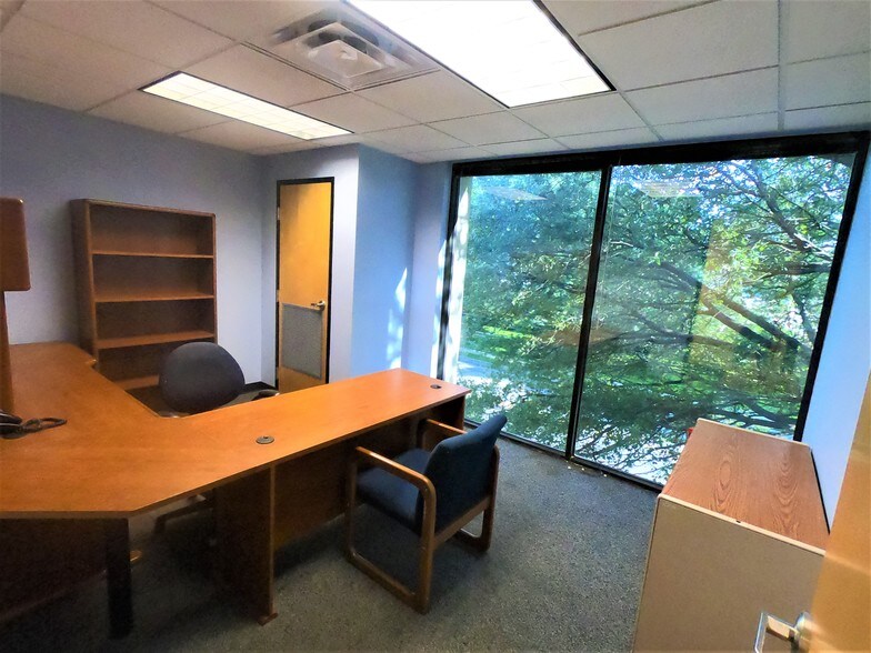 More Photos Of 3200 Steck Ave, Austin Office For Sale
