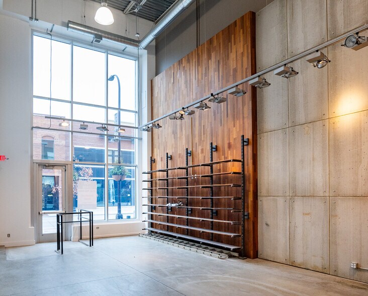 More Photos Of 3008 Hennepin Ave, Minneapolis Storefront For Lease