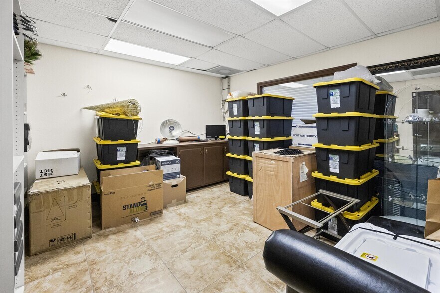 More Photos Of 205 E 18th St, Bakersfield Manufacturing For Sale