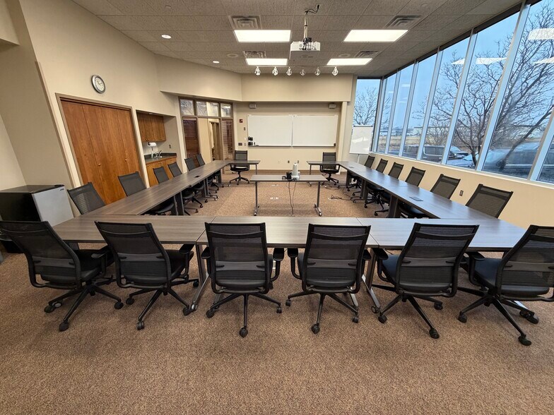 More Photos Of 3333 Landmark Cir, Lincoln Office For Sale