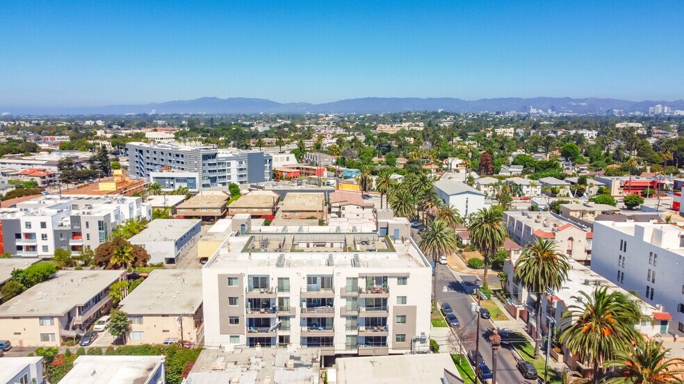 More Photos Of 11900 Courtleigh Dr, Los Angeles Apartments For Sale
