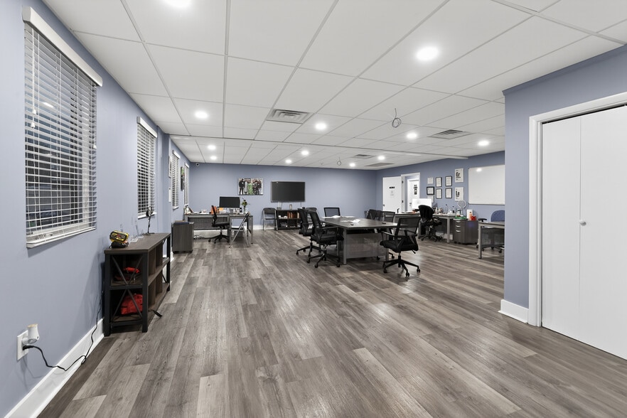 More Photos Of 1501 N Walnut St, Wilmington Office For Sale