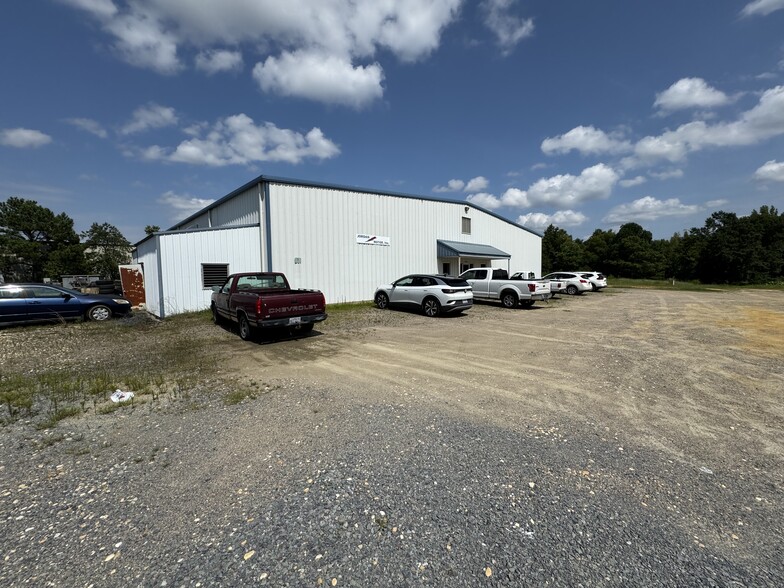 Primary Photo Of 3307 Lee Ave, Sanford Warehouse For Lease