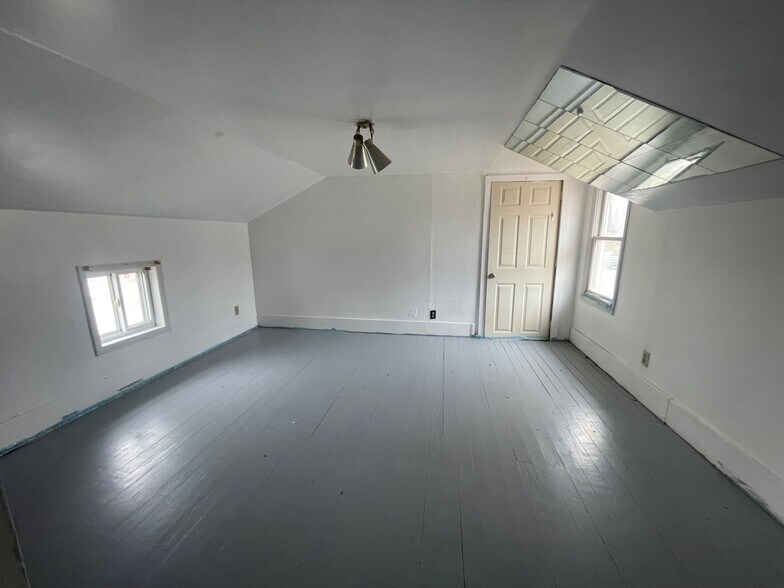 More Photos Of 5 N Eagle St, New Buffalo Apartments For Sale