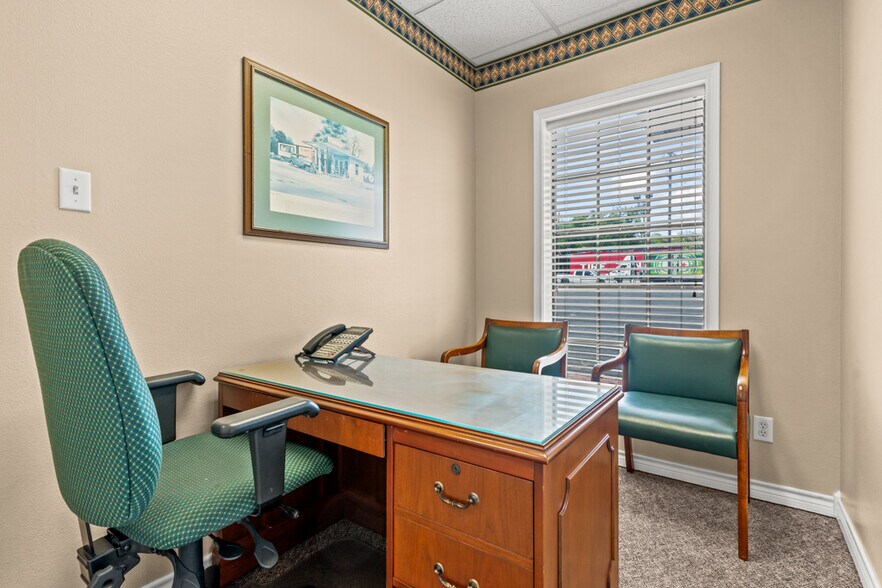 More Photos Of 112 US Highway 271 N, Gilmer Office For Lease