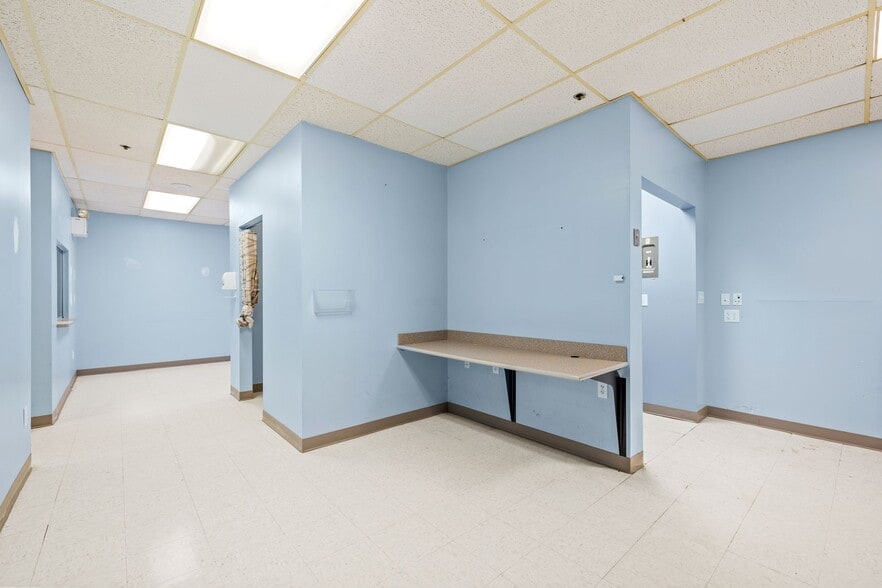 More Photos Of 1637 Mineral Spring Ave, North Providence Medical For Lease