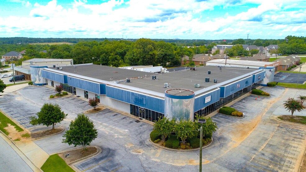 More Photos Of 1303 Parker Rd SE, Conyers Showroom For Lease