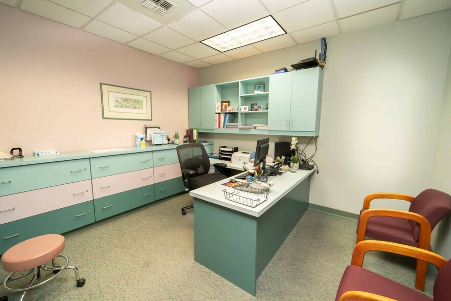 More Photos Of 100 S Santa Fe St, Visalia Medical For Sale