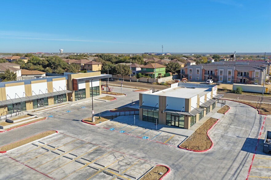 More Photos Of 4002 Del Mar Blvd, Laredo Storefront For Lease