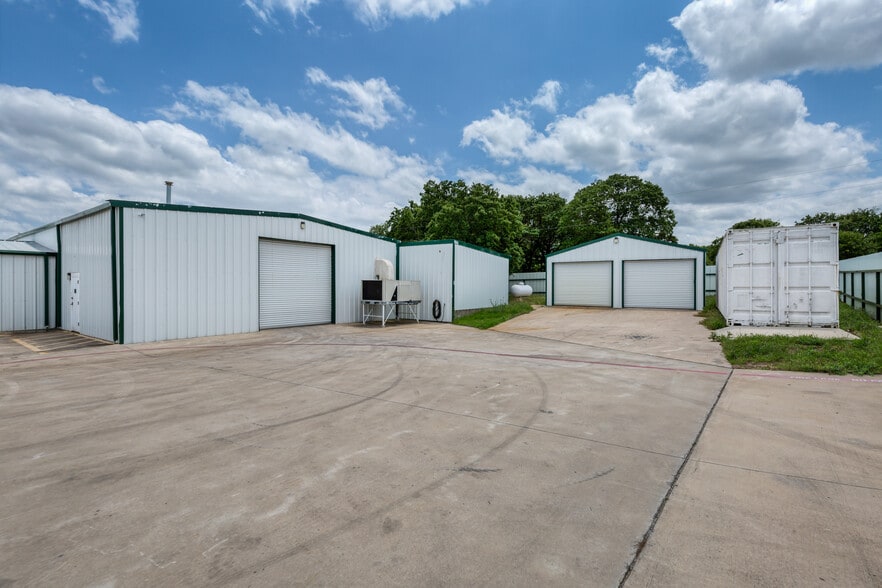 More Photos Of 3100 E Highway 199, Springtown Warehouse For Lease