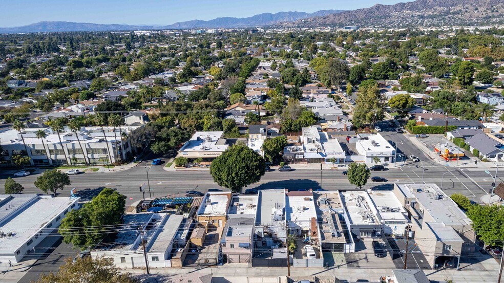 More Photos Of 2114 W Magnolia Blvd, Burbank Storefront For Sale