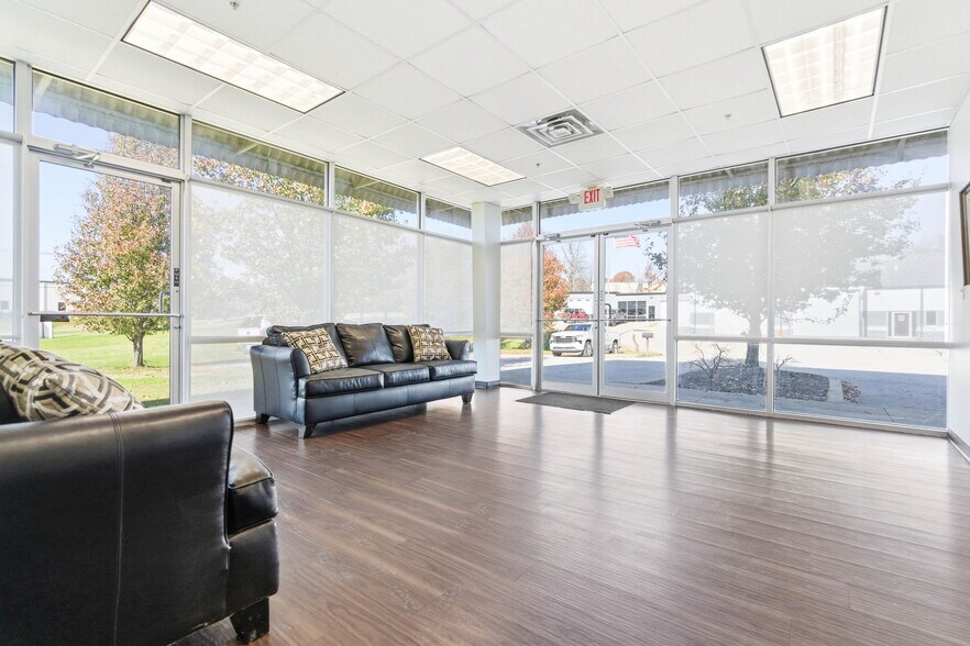 More Photos Of 13720 Aiken Rd, Louisville Warehouse For Lease