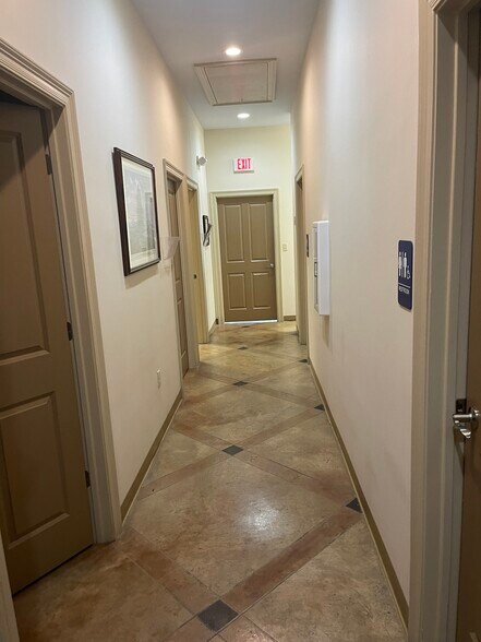 More Photos Of 15475 Airline Hwy, Baton Rouge Medical For Lease
