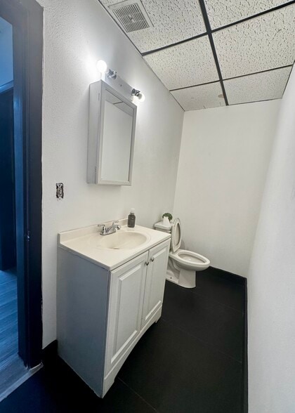 More Photos Of 120 W Carroll St, Kissimmee Warehouse For Sale