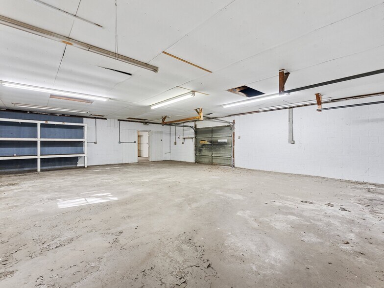 More Photos Of 15242 General Puller Hwy, Hardyville Freestanding For Sale