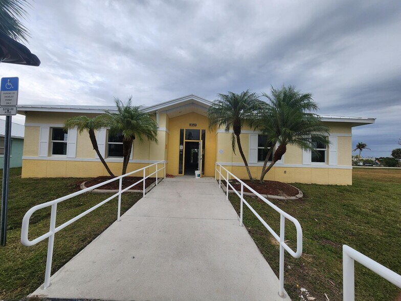 More Photos Of 8359 Stringfellow Rd, Saint James City Medical For Sale