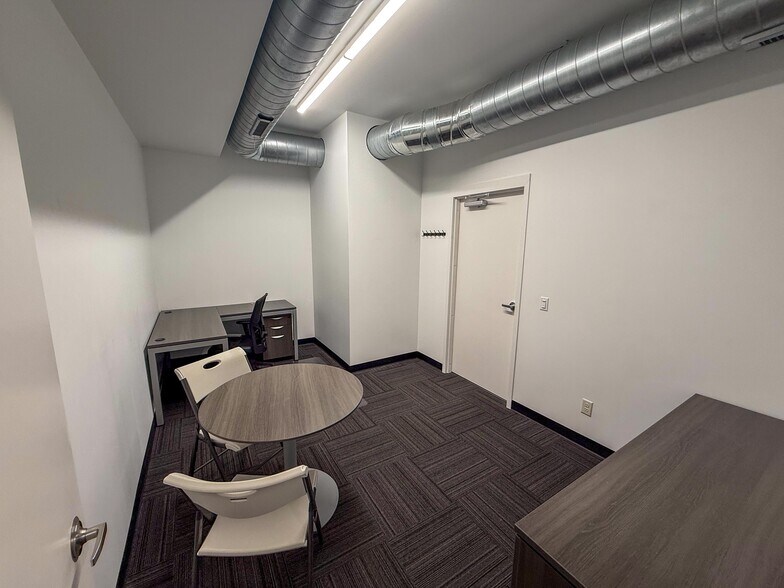 More Photos Of 3714 4th St NW, Austin Warehouse For Lease