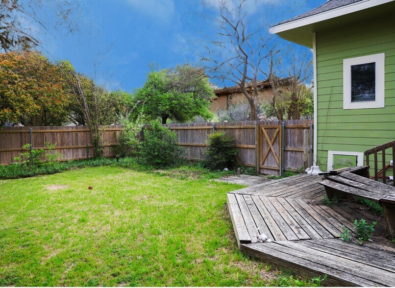 More Photos Of 802 S 37th St, Temple General Retail For Sale