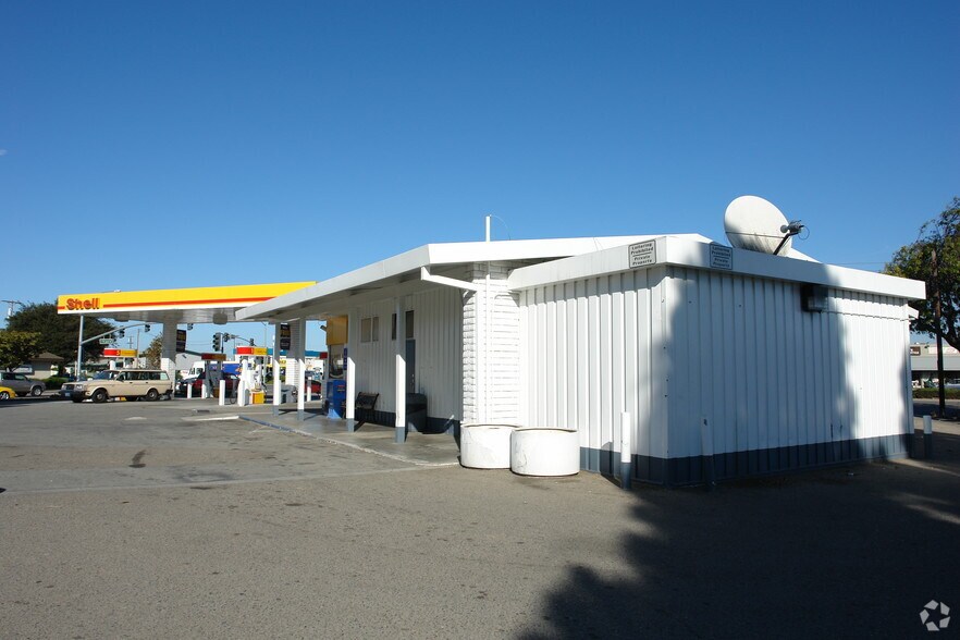 Primary Photo Of 1198 N Main St, Salinas Service Station For Lease