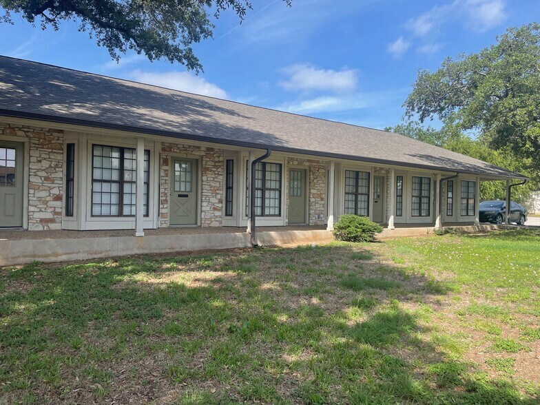 More Photos Of 2015 Monarch Dr, Austin Medical For Sale