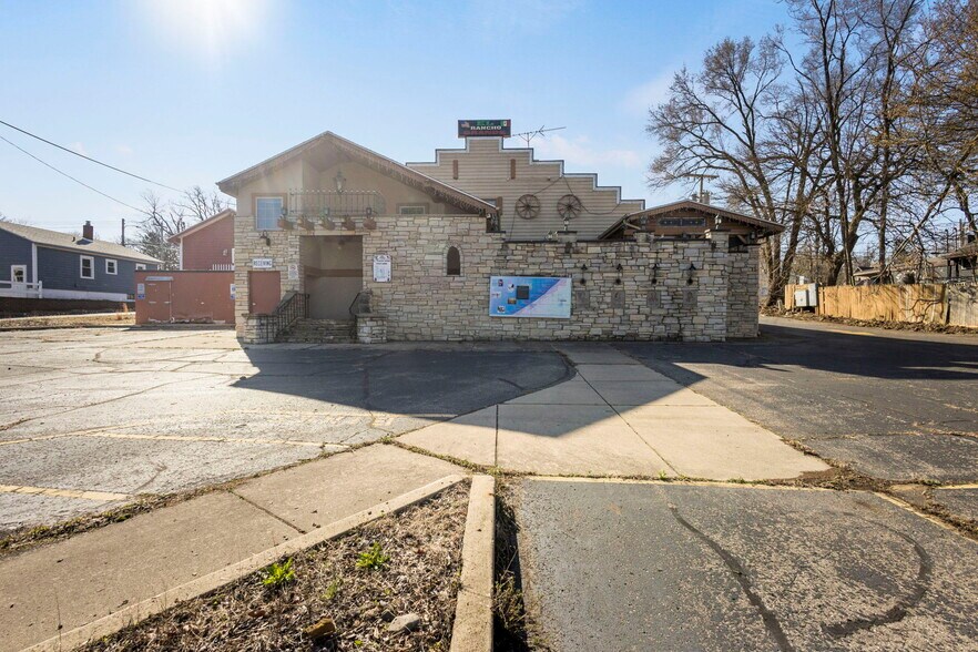 More Photos Of 310 E Buffalo St, New Buffalo General Retail For Sale