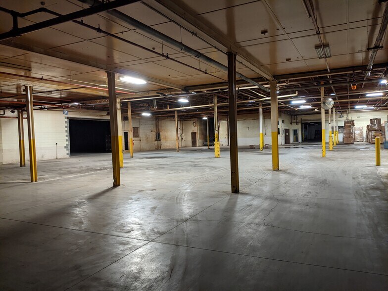 More Photos Of 18 Main St, Silver Creek Light Manufacturing For Lease
