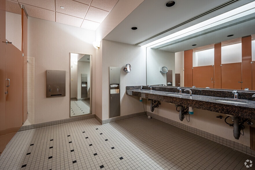 More Photos Of 222 Benmar Dr, Houston Office For Sale