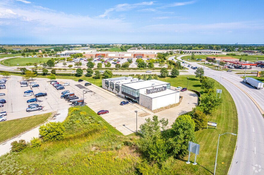 More Photos Of 11101-11148 Plum Dr, Urbandale Unknown For Lease