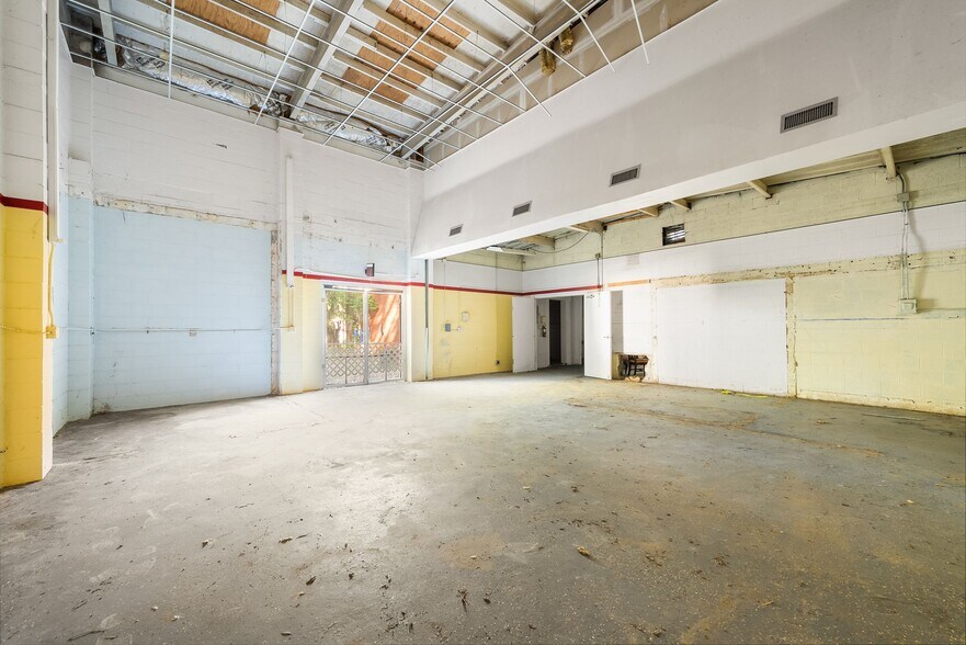 More Photos Of 519 NW 10th Ave, Gainesville General Retail For Sale