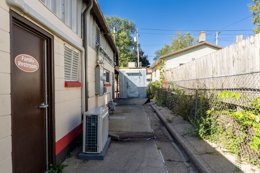 More Photos Of 514 S Water St, Sparta Fast Food For Sale