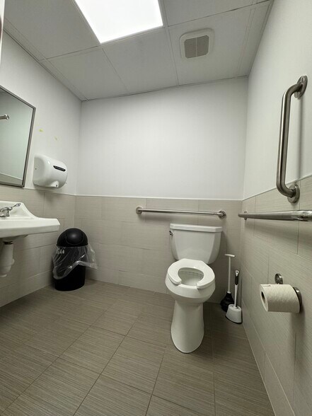 More Photos Of 43 Radio Ave, Miller Place Medical For Lease