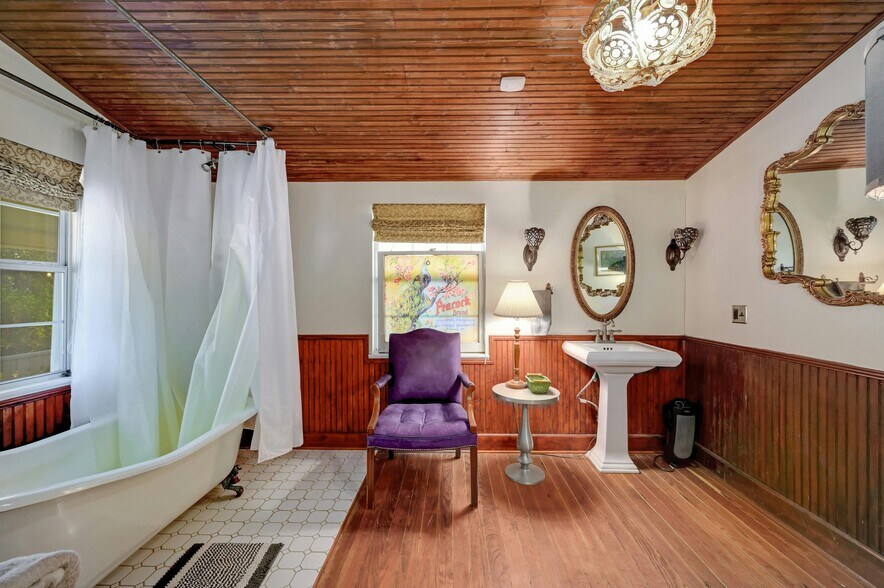 More Photos Of 23351 Ranch to Market 150 rd, Driftwood Specialty For Sale