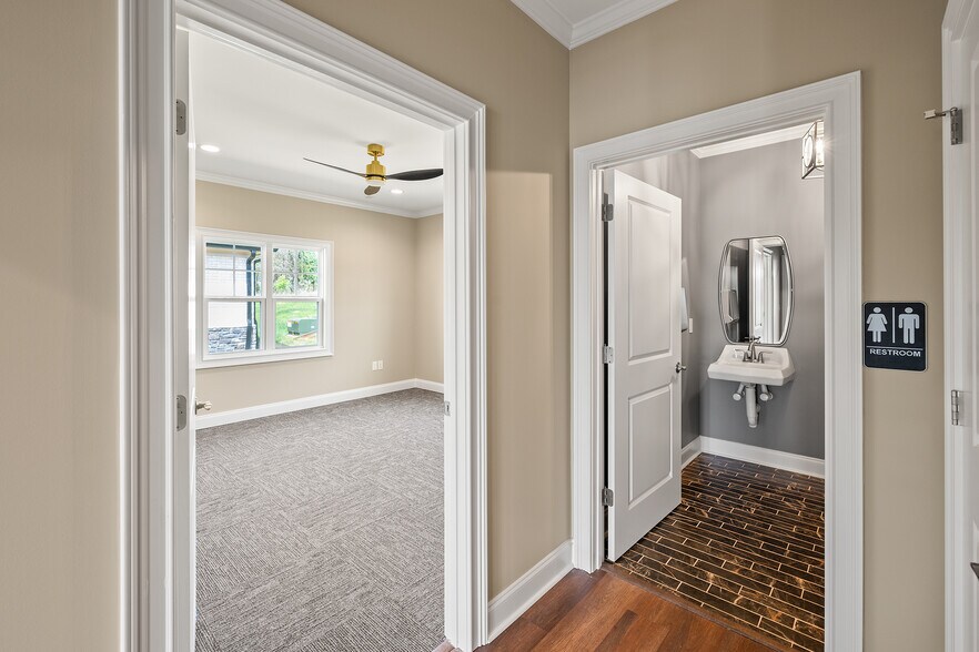 More Photos Of 1060 Garland Dr, Bogart Unknown For Lease