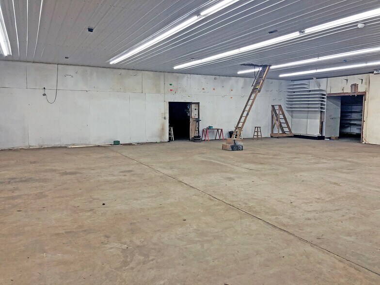 More Photos Of 5446 Chain Of Rocks Rd, Edwardsville Industrial For Sale