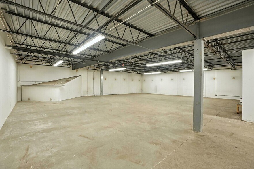 More Photos Of 8130 River Dr, Morton Grove Warehouse For Sale