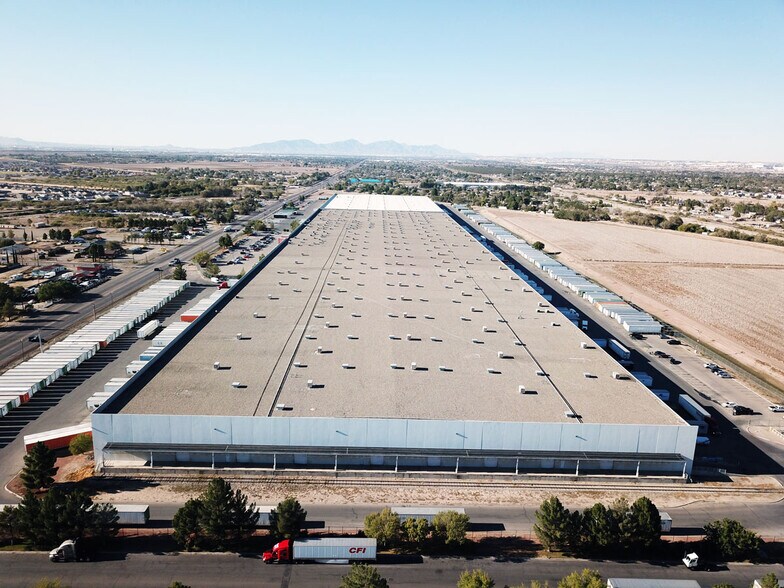 More Photos Of 11751 Alameda Ave, Socorro Distribution For Lease