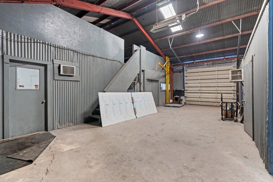 More Photos Of 3314 Carr St, Houston Manufacturing For Sale