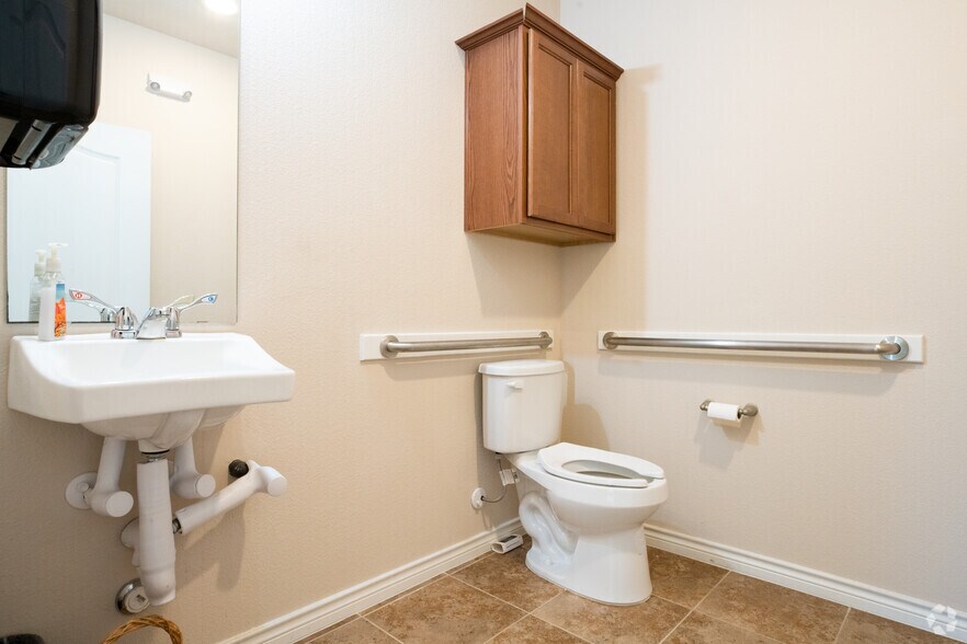 More Photos Of 1464 E Whitestone Blvd, Cedar Park Unknown For Lease