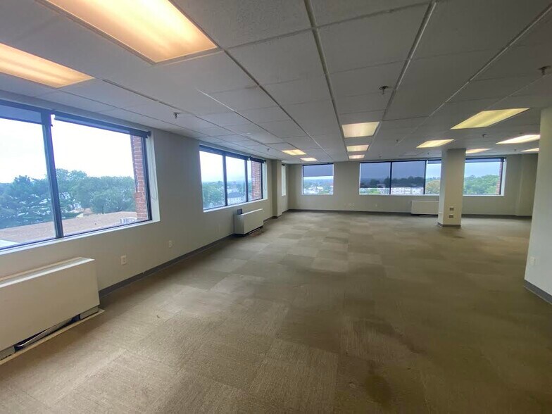 More Photos Of 228 Maple St, Manchester Office For Lease