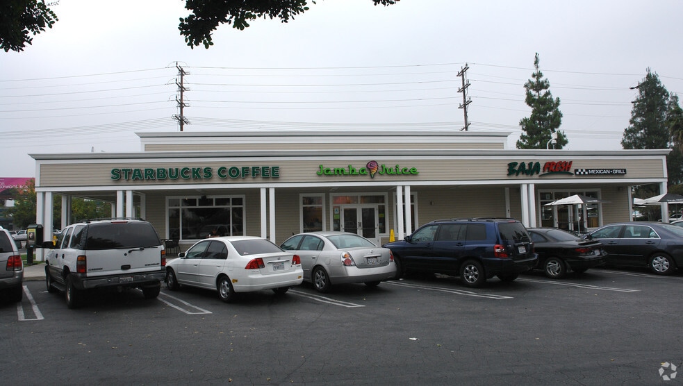 More Photos Of 22815 Victory Blvd, West Hills Storefront Retail Office For Lease