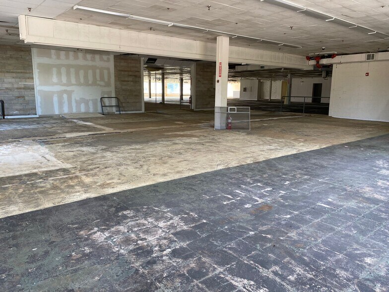 More Photos Of 1315 John Fitch Blvd, South Windsor Freestanding For Lease