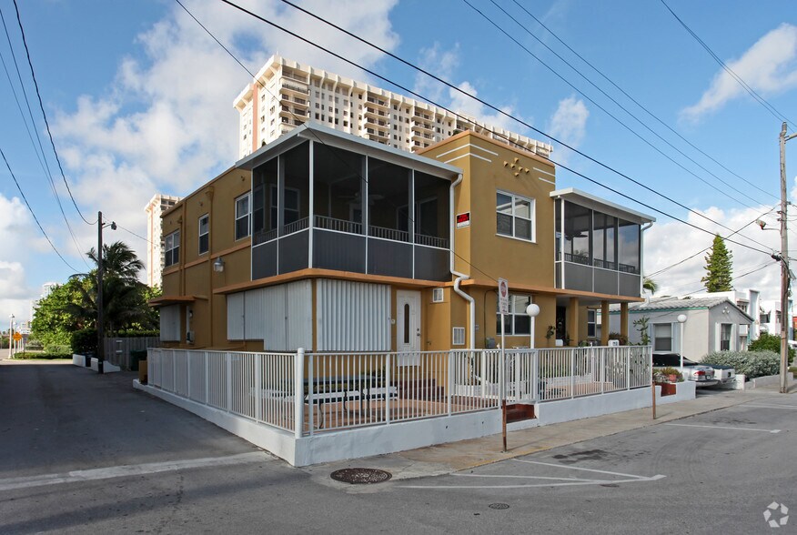 Primary Photo Of 300 Georgia St, Hollywood Apartments For Sale