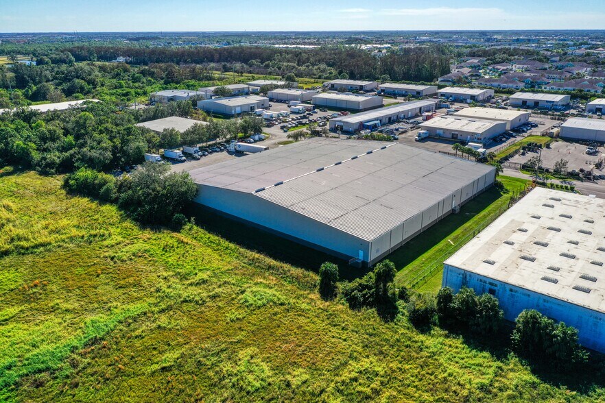 More Photos Of 3991 Sivan Rd, Fort Myers Distribution For Lease