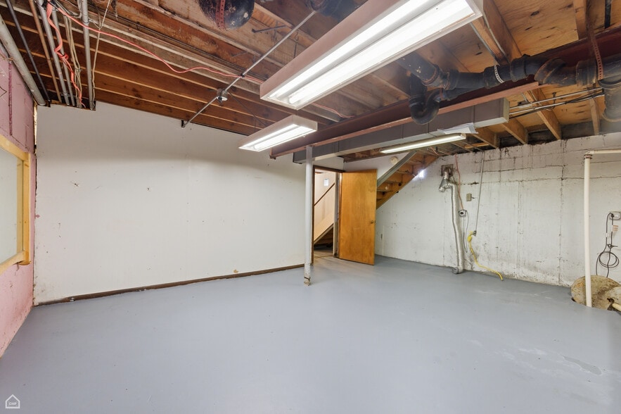 More Photos Of 8507 S Roberts Rd, Justice Veterinarian Kennel For Sale