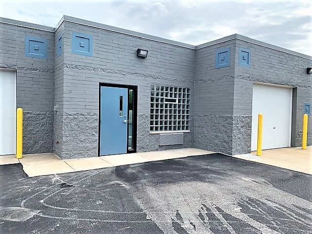 More Photos Of 328 Barney Dr, Joliet Self Storage For Sale