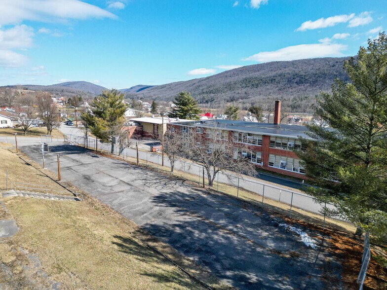 More Photos Of 81 Evick Dr, Franklin Flex For Sale