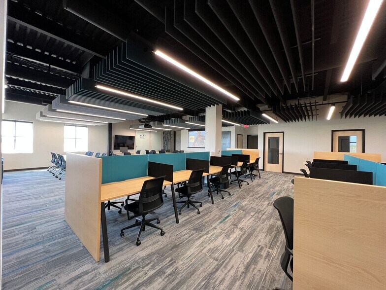 More Photos Of 13315 E 112th St N, Owasso Coworking Space