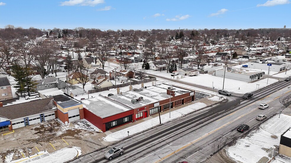More Photos Of 28410 Harper Ave, Saint Clair Shores General Retail For Lease