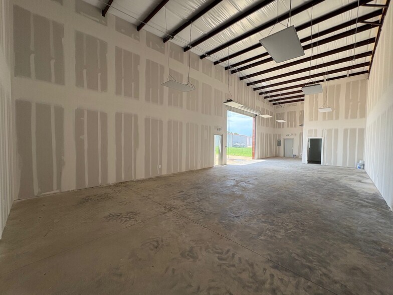 More Photos Of 18700 Becker Rd, Hockley Unknown For Lease