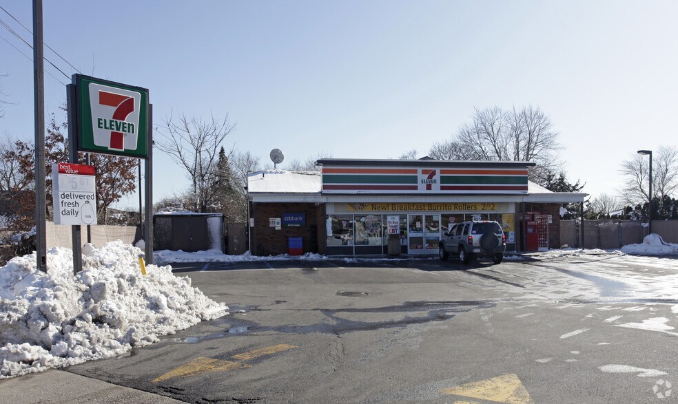 Primary Photo Of 274 Bay Shore Rd, North Babylon Convenience Store For Lease